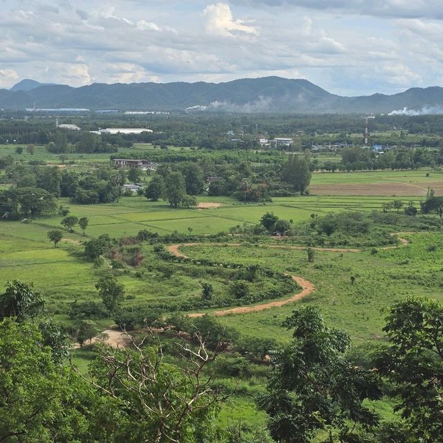 "เขาทะลุมิติ ราชบุรี" จุดชมวิวที่ต้องแวะ