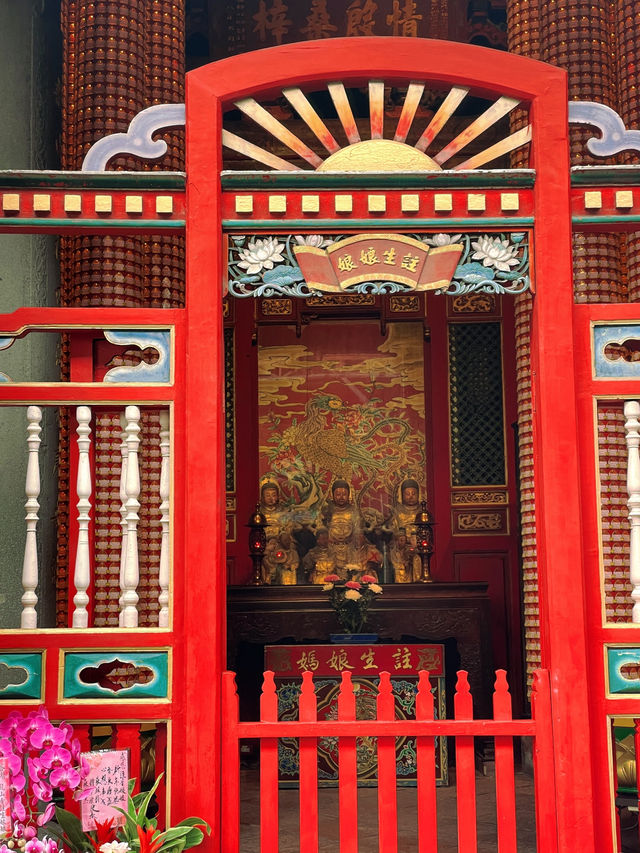 ขอพรแบบปังๆ ที่วัดหลงซาน | Longshan Temple