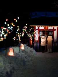 【栃木×湯西川】  雪化粧した茅葺き屋根の古民家とかまくら