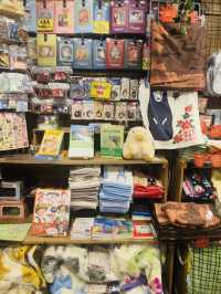 【渋谷】VILLAGE VANGUARD - あらゆるキャラクターが揃う！あれもこれも欲しくなっちゃいます！！-