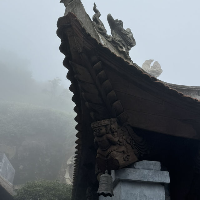 안개 자욱한 판시판 사원
