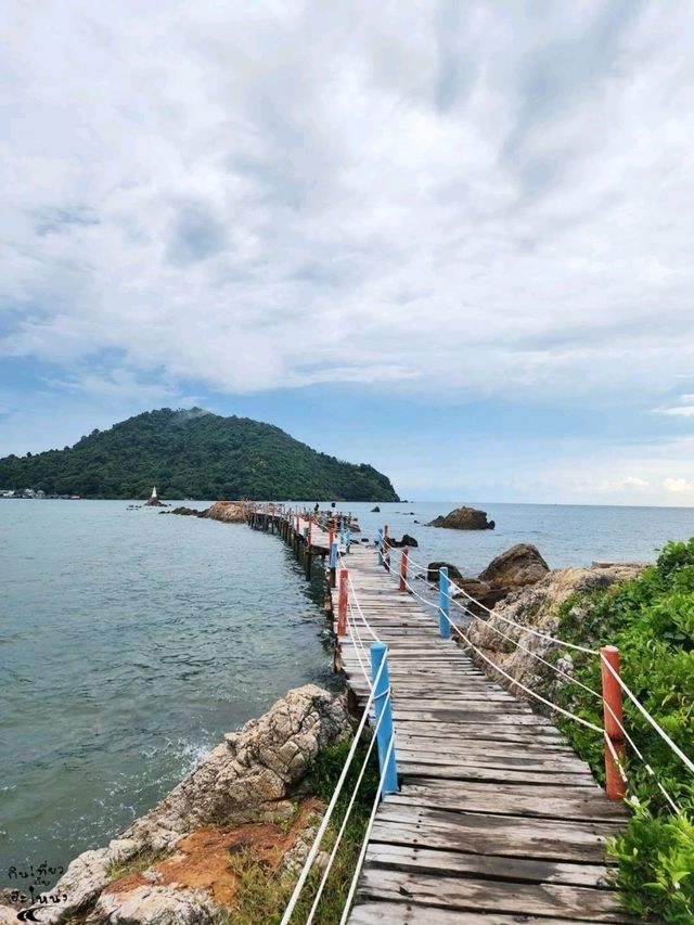 เจดีย์กลางน้ำ 🛕🌊 จันทบุรี
