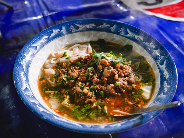 เดินเที่ยวตลาดมืดหลวงพระบาง สปป.ลาว 