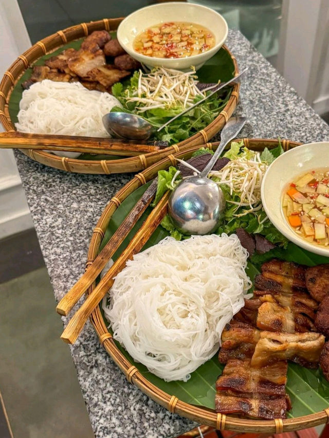  Explore Hanoi: A City of History, Culture & Amazing Food! 🇻🇳
