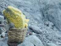印尼火山探險｜見證硫磺工人的艱辛勞動，當觀光改變了純粹的人情味