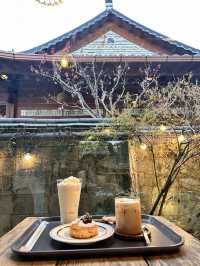 ์ ์ฃผํ์ฅ๋ง์์ ์์นํ ๊ฐ์ฑ ์นดํ