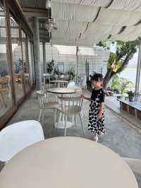 Dusk Cafe คาเฟ่ริมแม่น้ำสายบุรี