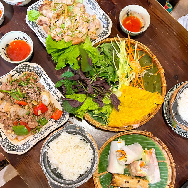 Explore the Vibrant Old Quarter of Hanoi