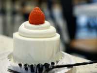 Delicious Strawberry Shortcake at PARIYA🍓