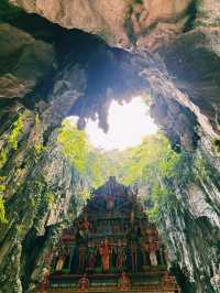 Batu Caves: A Feast for the Senses ⛰️