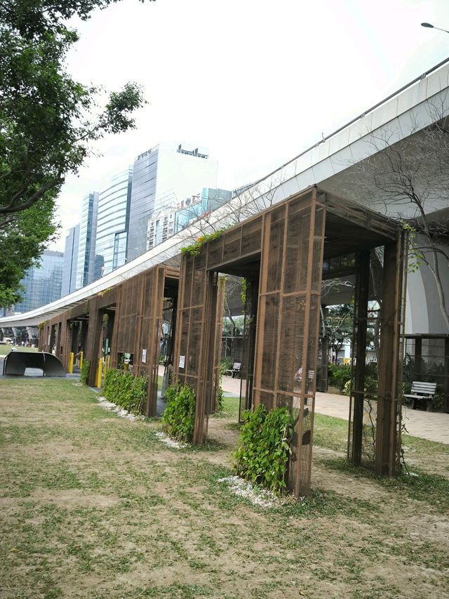 【觀塘海濱花園】坐擁無敵海灣,緊抱綠草如茵,是城市中之綠洲! 【觀塘海濱花園】坐擁無敵海灣,緊抱綠草如茵,是城市中之綠洲!