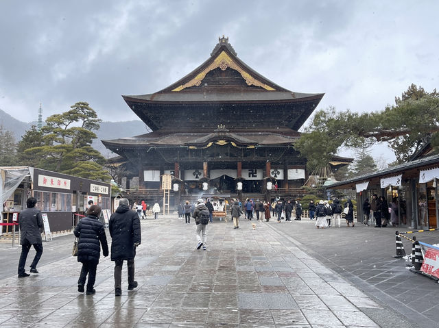 วัดเซนโคจิ (Zenkoji Temple)