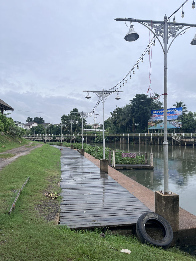 Khlong Hae Floating Market: A Flavorful Early Noon by the Water
