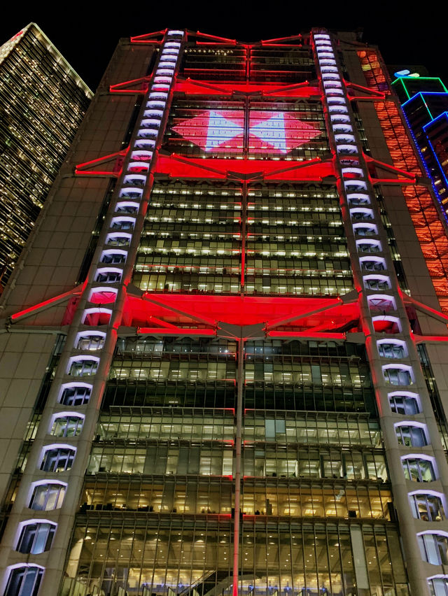 Central Hong Kong: A Night of Contrasts and Neon Glow 🌃✨