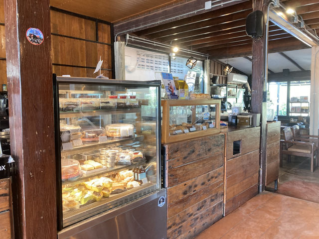 กาแฟมิตรไมตรี ร้านกาแฟบรรยากาศดีริมน้ำยวม 
