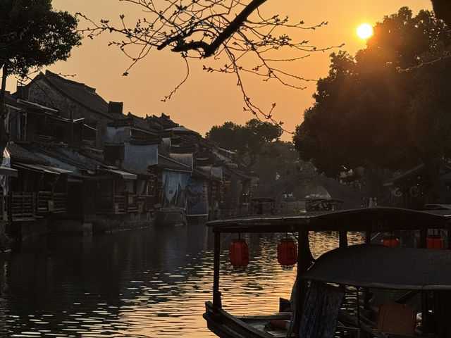 Golden Hour in Xitang: Chasing the Perfect Sunset on the Canals Golden Hour in Xitang: Chasing the Perfect Sunset on the Canals