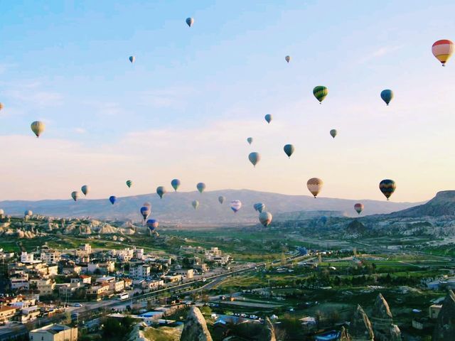 土耳其著名旅遊城市卡帕多奇亞坐熱氣球🎈攻略，適合打卡拍照📸