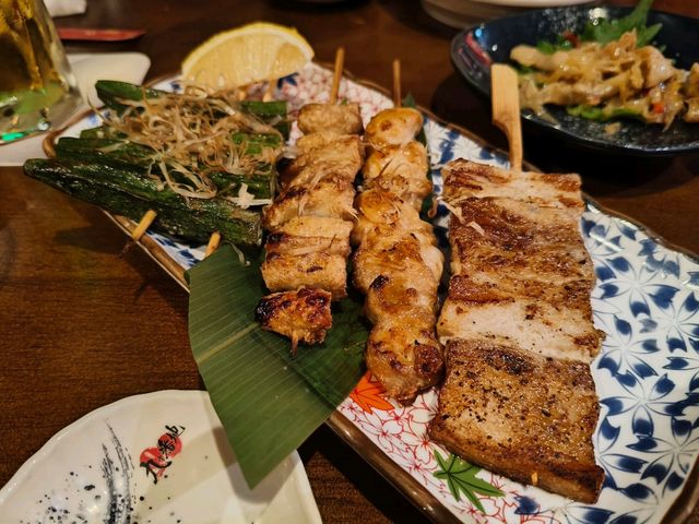 【尖沙咀居酒屋探秘】九十番地：超巨型招財貓打卡！🐱 瓦片牛肉蕎麥麵一食兩味🍜
