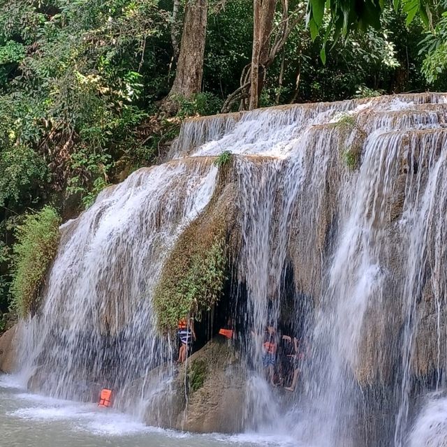 คลายร้อนที่ 🦋🌿น้ำตกเอราวัณ 🌿🦋