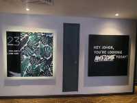“Urban Vibes & Cultural Comfort: Deluxe King Escape at TROVE JB”