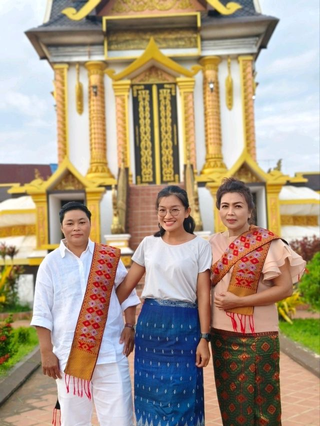 ตักบาตรข้าวเหนียววัดหลวงปากเซ ไหว้ศาลหลักเมือง