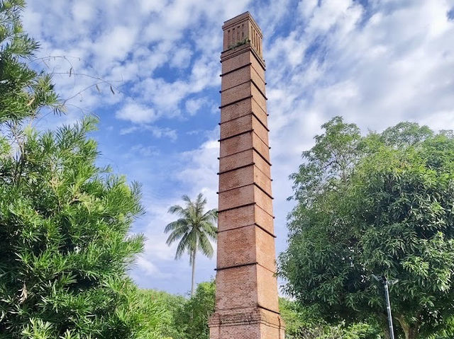 Labuan Chimney Museum: Where History Puffs Out Its Secrets 🚂🧱