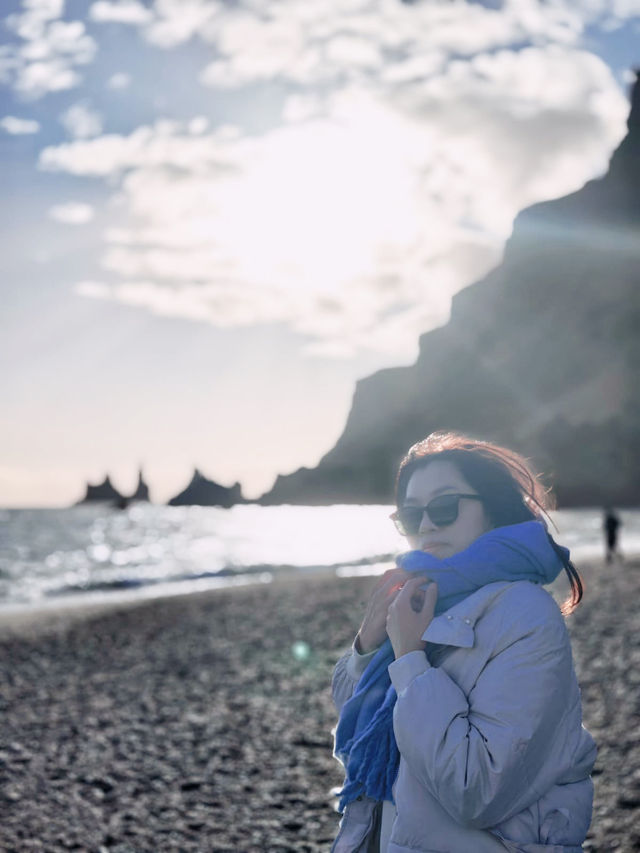 Waterfalls, Black Beaches & Northern Lights Dreams: Iceland Day 3! 🌊🌌✨