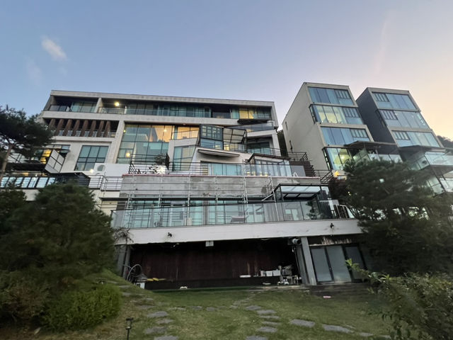뷰좋은 가평펜션🩵개인스파+바베큐! 화이트큐브24스파펜션