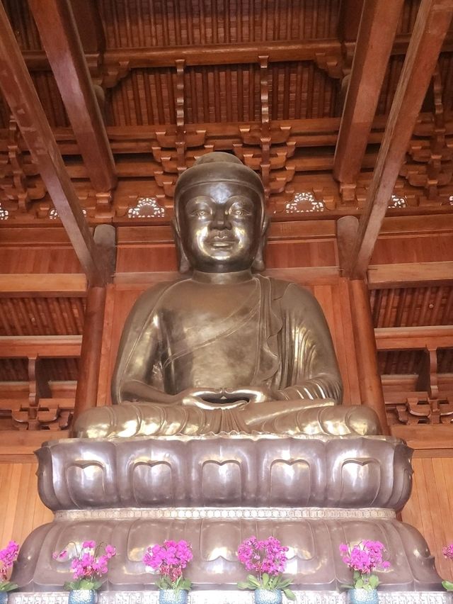 ชมความงดงามพระหยกที่วัดจิ้งอัน
