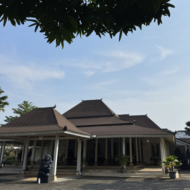 Royal elegance at The Purwohamijayan