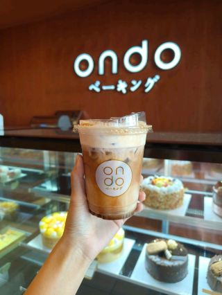 케이크, 크루아상 & 크리미 라떼의 행복, 65c Ondo에서