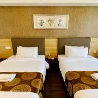 Emerald Serenity: A Haven of Luxury and Tranquility