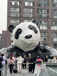 ถ่ายรูปกับหมีแพนด้า บนตึก IFS เฉิงตู ✨🐼