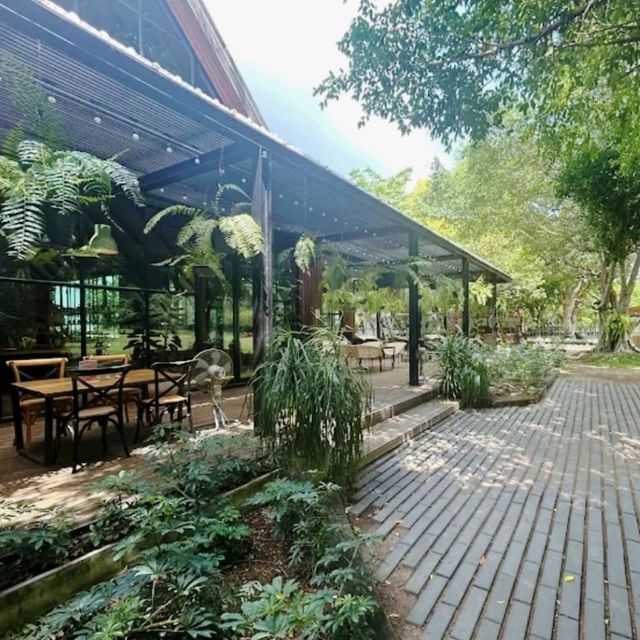 The Village Farm To Cafe ฟาร์มเฮาส์ชนบทที่งดงาม