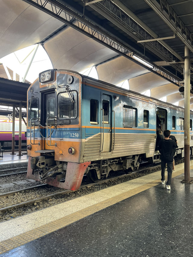【国鉄フワランポーン駅からチャチュンサオ ガネーシャ公園】