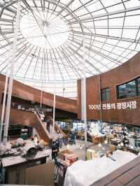 이국적인 분위기 종로 광장시장 스타벅스 광장마켓점