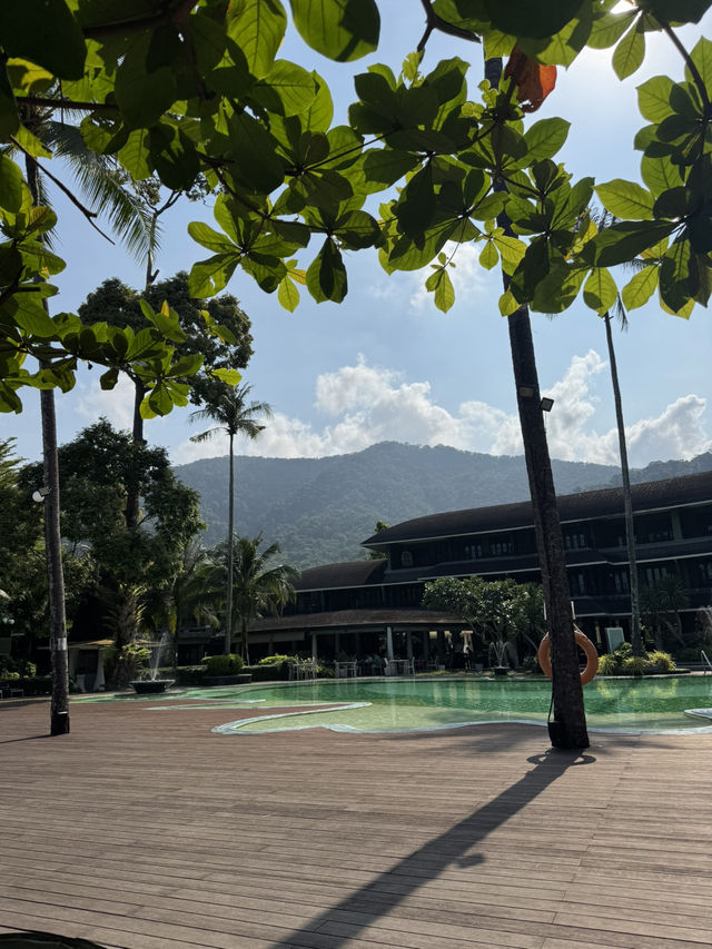 ทะเลหน้าฝนก็เฟี้ยวได้ mercure koh chang hideaway