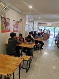 ก๋วยเตี๋ยวต้มยำกากหมู สาขาโชคชัย4