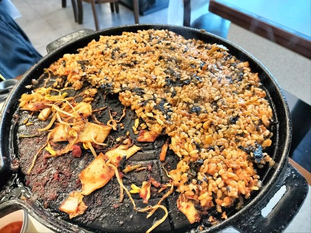 東大門の近くにあるミナリ（セリ）サムギョプサルのお店
