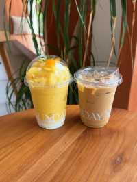 คาเฟ่สไตล์ทะเลทรายมินิมอลมู๊ดดีมีต้นกระบอกเพชร