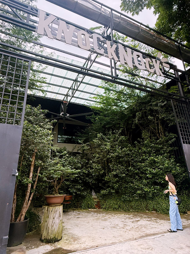 Gourmet in a Container vibe – Knock Knock Café Hits Different”