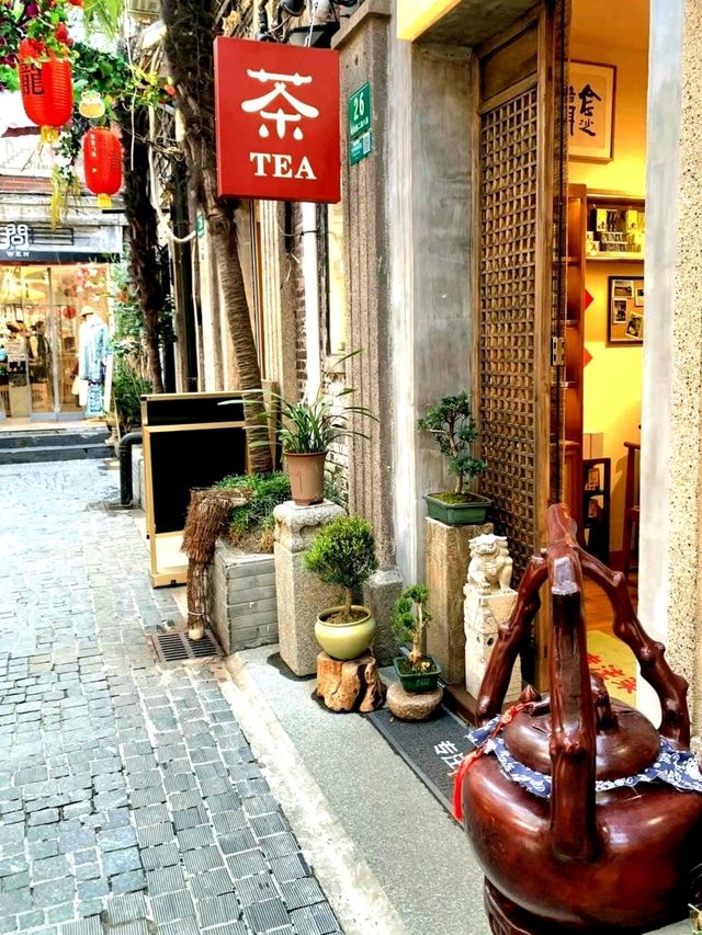 Exploring the magical maze of Tianzifang