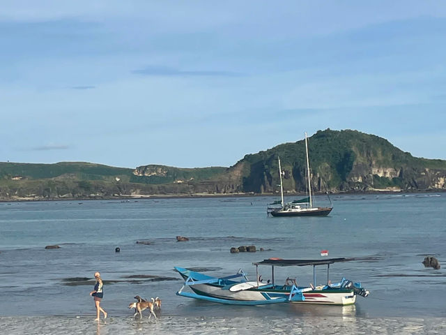 Endless Summer in Southeast Asia: Lombok Kuta! 🏖️🏄‍♀️
