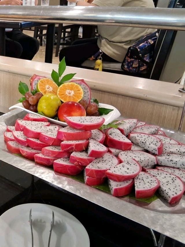 性價比很高的自助午餐