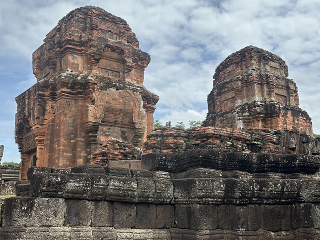 มนต์เสน่ห์ขอมโบราณกลางทุ่งอีสานใต้