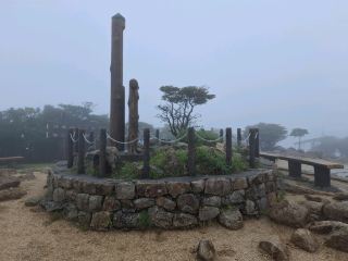 Triple mountain peaks' hidden gem! A stunning park with year-round scenery.
