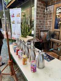 ตามใจคาเฟ่ (Taamjai Café) – สวนชาเขียวร่มรื่น 