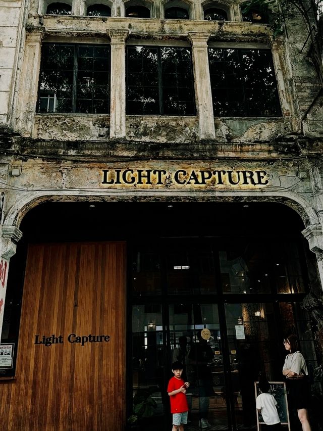 Light Capture Café by H.O.N