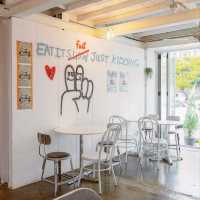 Respirer Bakery Cafe