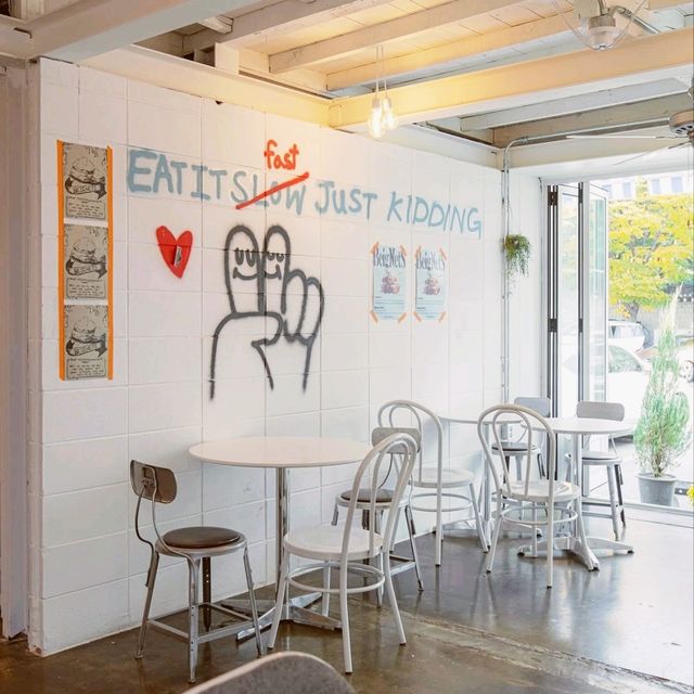 Respirer Bakery Cafe